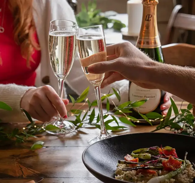 Champagne Cheers 06778